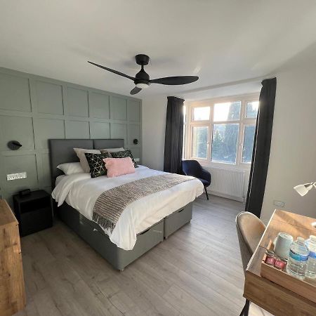 United Home B&B Салфорд Екстериор снимка