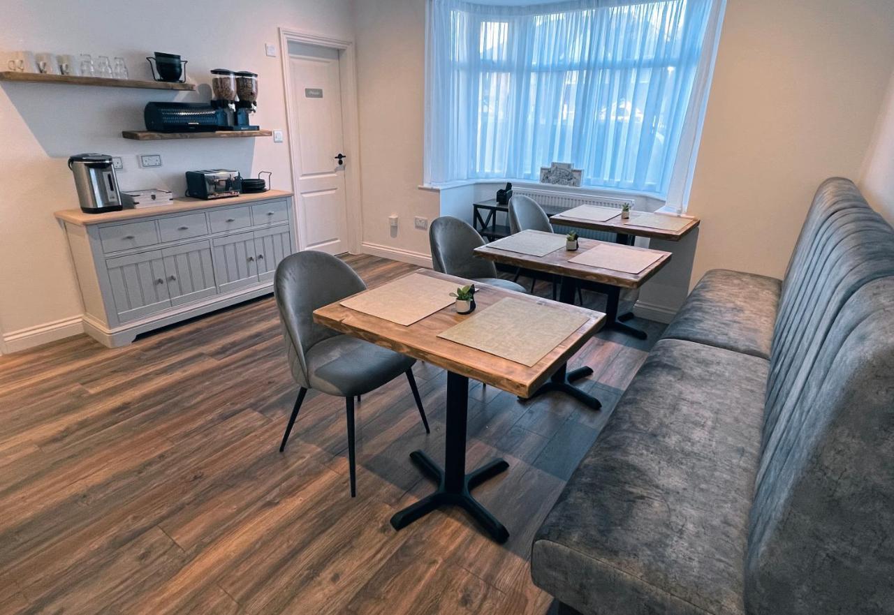 United Home B&B Салфорд Екстериор снимка