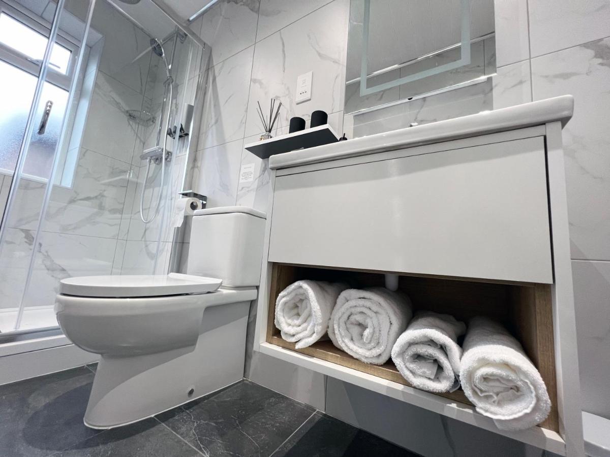 United Home B&B Салфорд Екстериор снимка