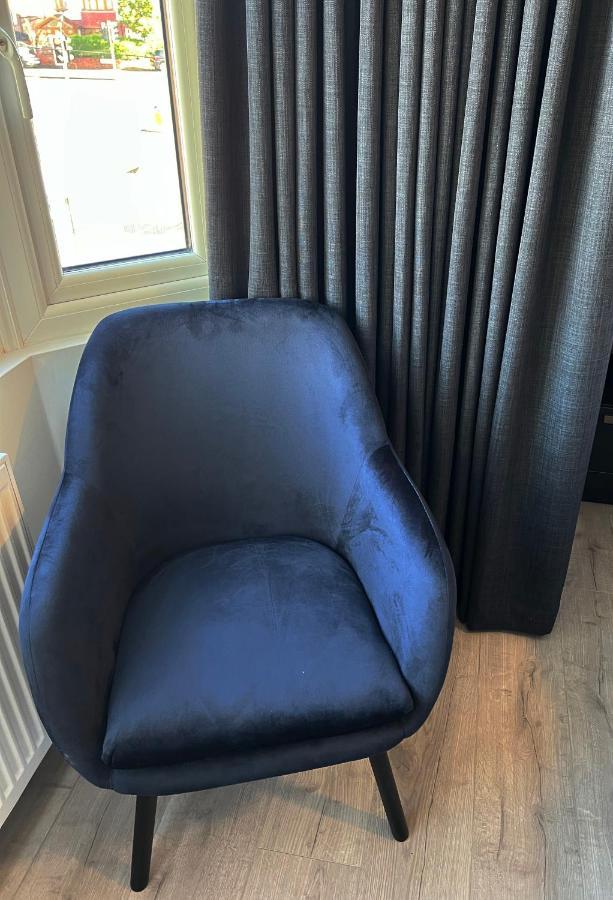 United Home B&B Салфорд Екстериор снимка