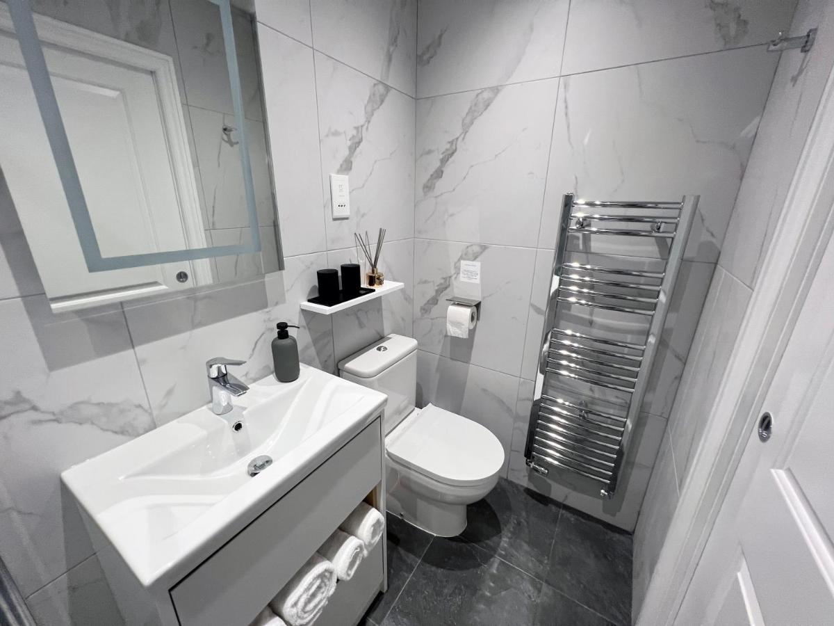 United Home B&B Салфорд Екстериор снимка