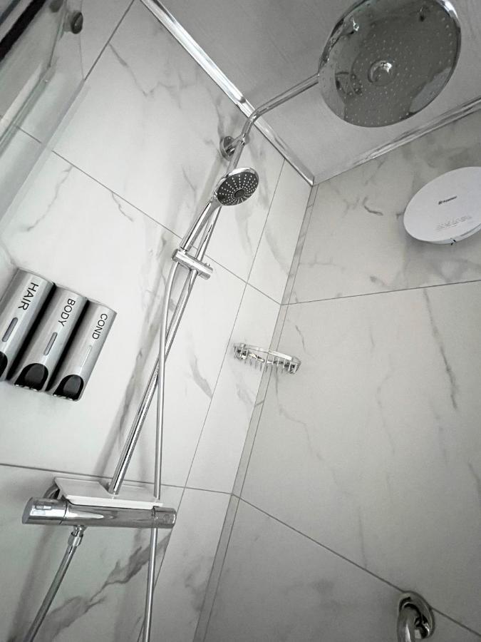 United Home B&B Салфорд Екстериор снимка
