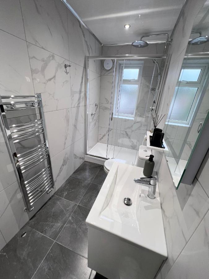 United Home B&B Салфорд Екстериор снимка