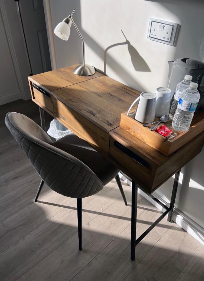 United Home B&B Салфорд Екстериор снимка