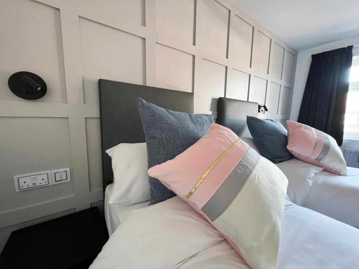 United Home B&B Салфорд Екстериор снимка