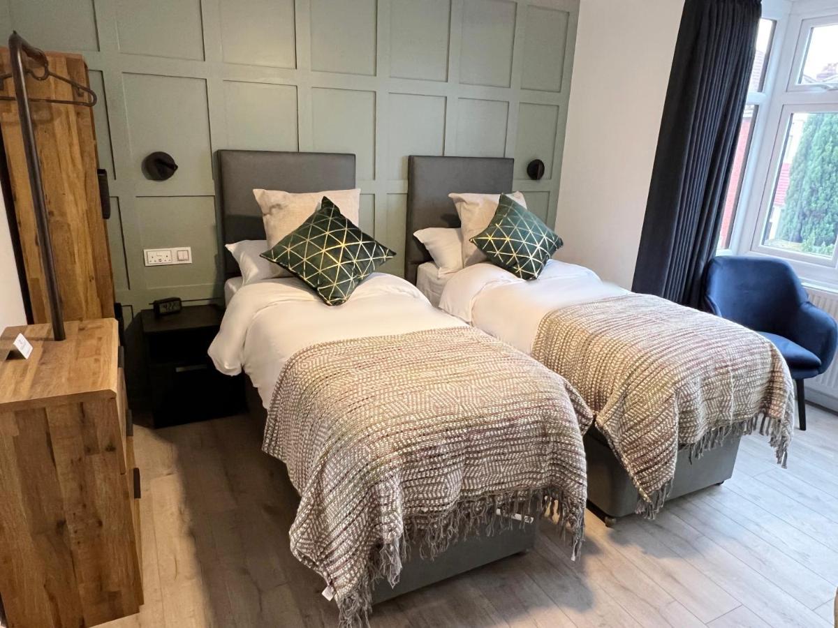 United Home B&B Салфорд Екстериор снимка